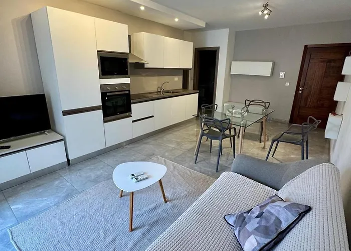 Champagne Garden Апартаменты *